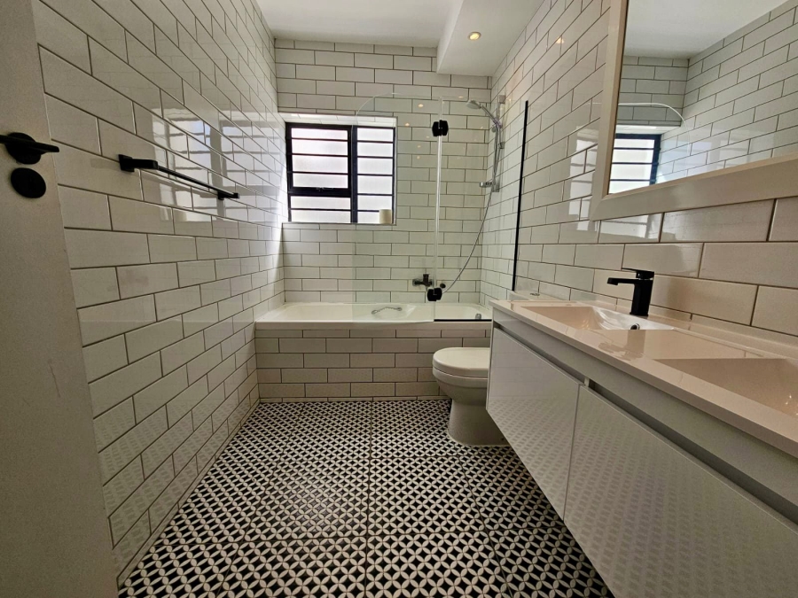 To Let 3 Bedroom Property for Rent in Fresnaye Western Cape